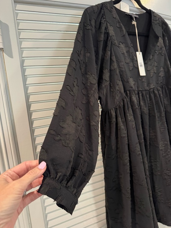 Textured Black Long-Sleeve V-Neck Babydoll Dress - Picture 4 of 7